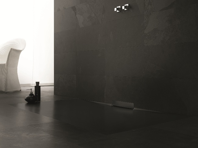 Brodzik ze zitegrowanym odpływem ściennym