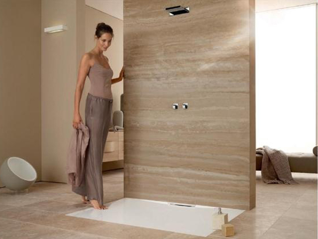 Brodzik ze zitegrowanym odpływem ściennym