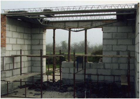 Przykład awarii budowlanej spowodowanej brakiem podparcia, fot. forum.budujemydom.pl