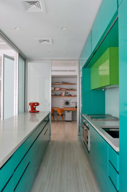 Dwie odważne barwy mebli kuchennych, fot.: Barlis Wedlick Architects