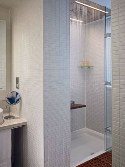 Prysznic we wnęce - praktyczny i oryginalny, fot.: David Churchill Architectural