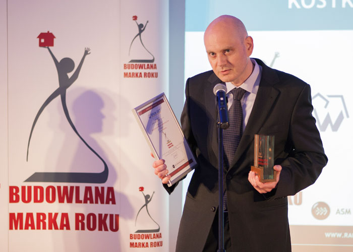 arosław Kwaśniak  z Brązową Budowlaną Marką  Roku 2014 dla marki Bruk-Bet w kategorii kostka brukowa