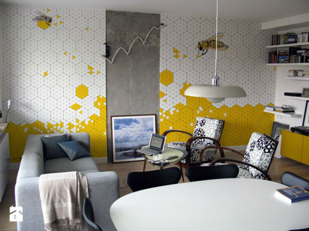 Żółta ściana w pokoju dziennym, źródło: Double Room