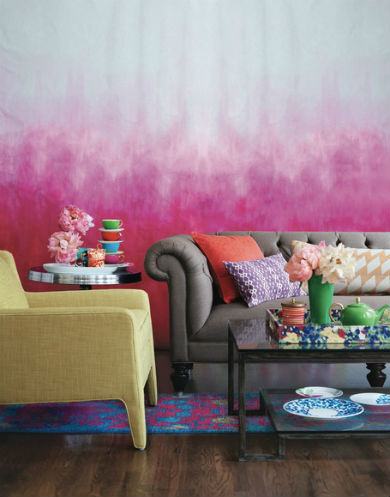 Różowa ściana ombre, fot.: bloomingdales.com