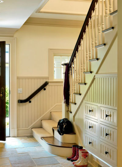 Zabudowana przestrzeń pod schodami, w której umieszczono szuflady, fot.: Jan Gleysteen Architects Zabudowana przestrzeń pod schodami, w której umieszczono szuflady, fot.: Jan Gleysteen Architects