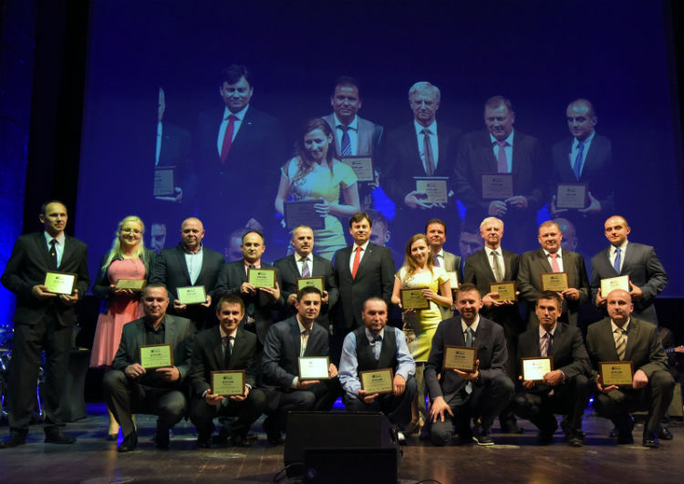Przedstawiciele firm które zrealizowały TOP20 inwestycji konkursu Malarz Roku Dekoral 2014 fot  Foto by Katarzyna Rainka