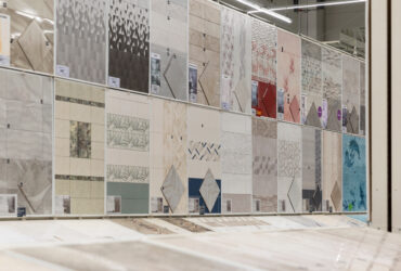 Hiszpańskie i włoskie płytki – dlaczego są tak popularne i ile kosztują?